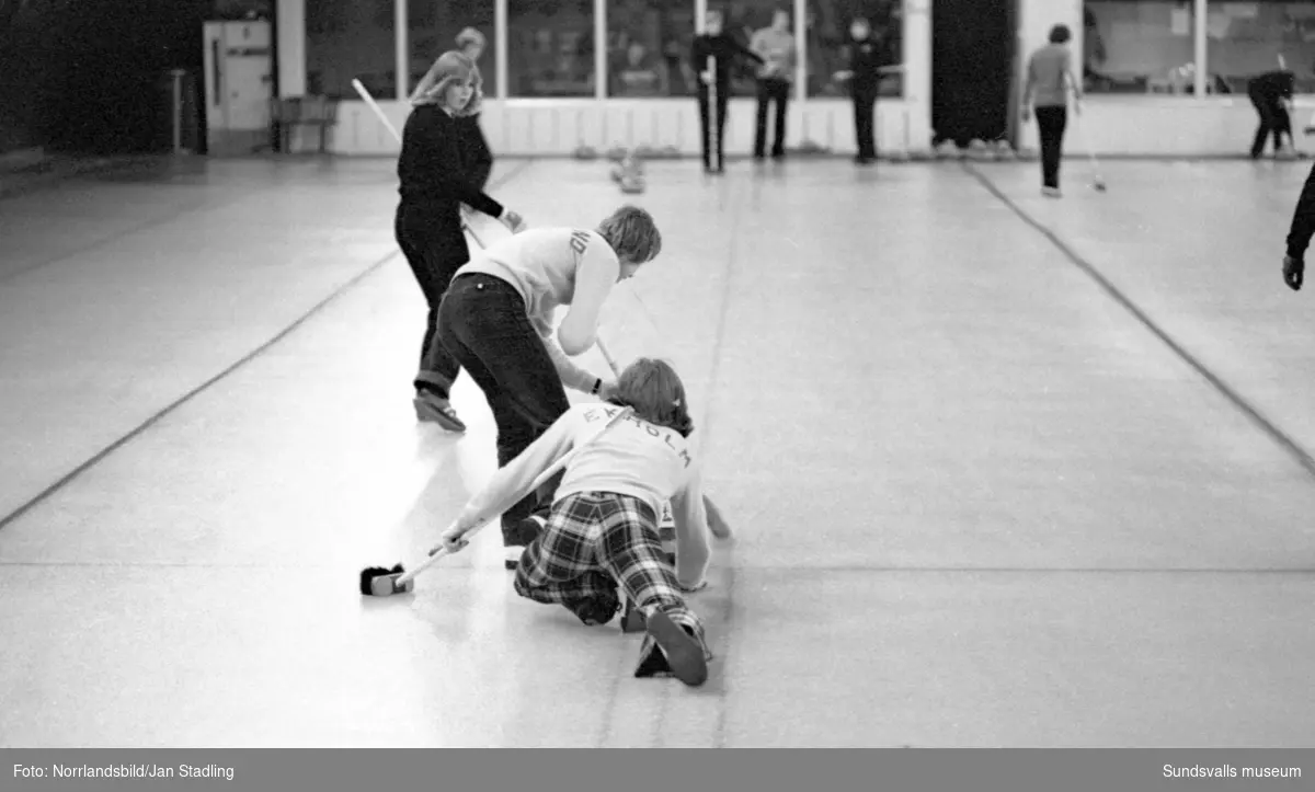 Curling i Gärdehallen.