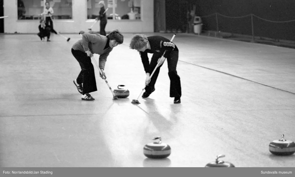 Curling i Gärdehallen.