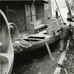 Den kungliga slupen DELFINEN flyttas i samband med förvärvet till Sjöhistoriska museet 1966.