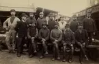 Det fasta timmermanslaget vid varvet 1893.
