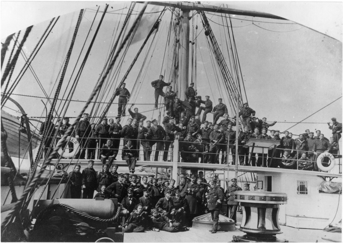 [från Fotobeskrivning:] "Andra Divisionen på ångkorvetten BALDER, år 1882."