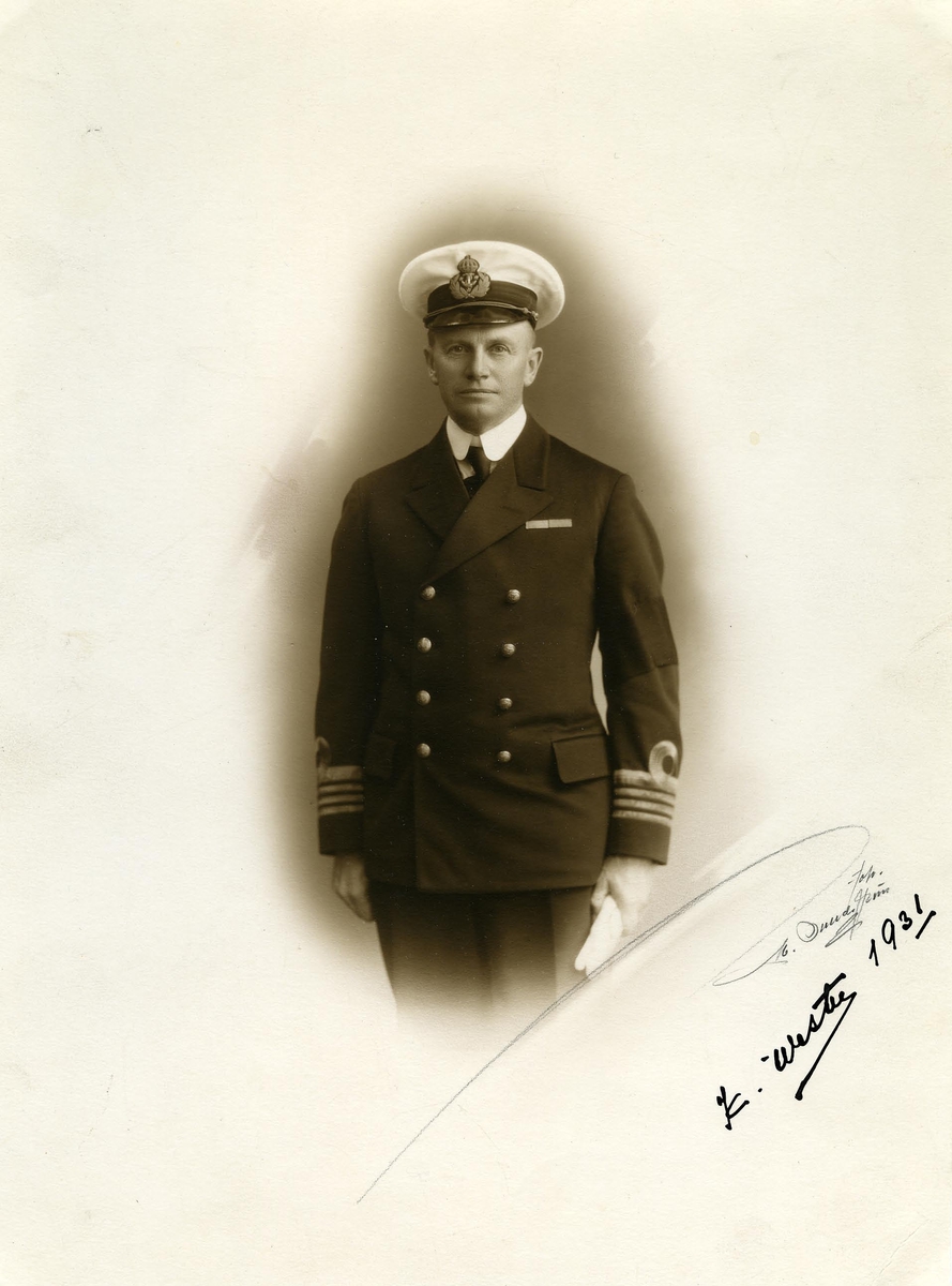 Porträtt av kommendör (senare konteramiral) Karl Wester.