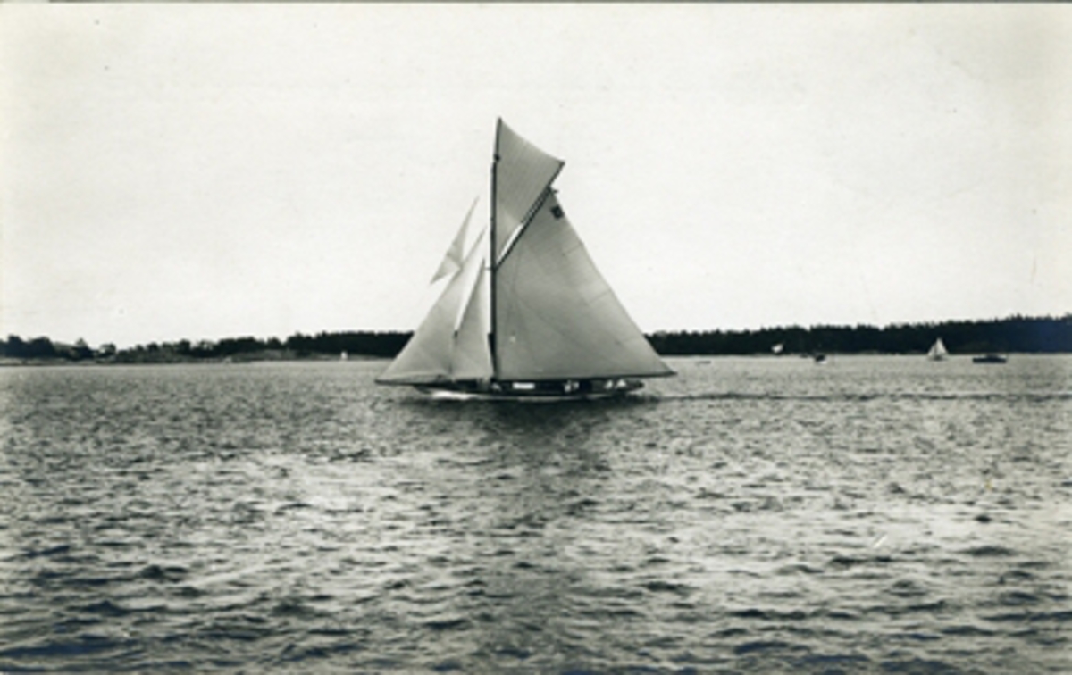Olympiska Spelens i Stockholm 1912 officiella Brefkort.
Granbergs Konstindustri-Aktiebolags Förlag, Stockholm.
N:r 310. "Magda IX", Norge.