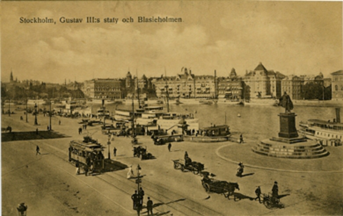 Stockholm. Vy över Södra Blasieholmshamnen från Skeppsbron.