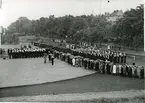 Göteborg den 4 aug. 1943.
Ulvenmännens jordfästning.
Det närmast sörjande anländer till Nya Varvet.