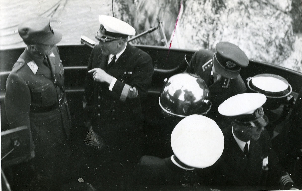 Attachebesök. Amiral Ekstrand.