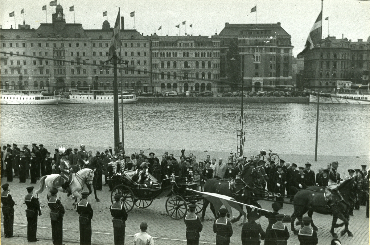 Parad i samband med Konungens 90-årsdag.