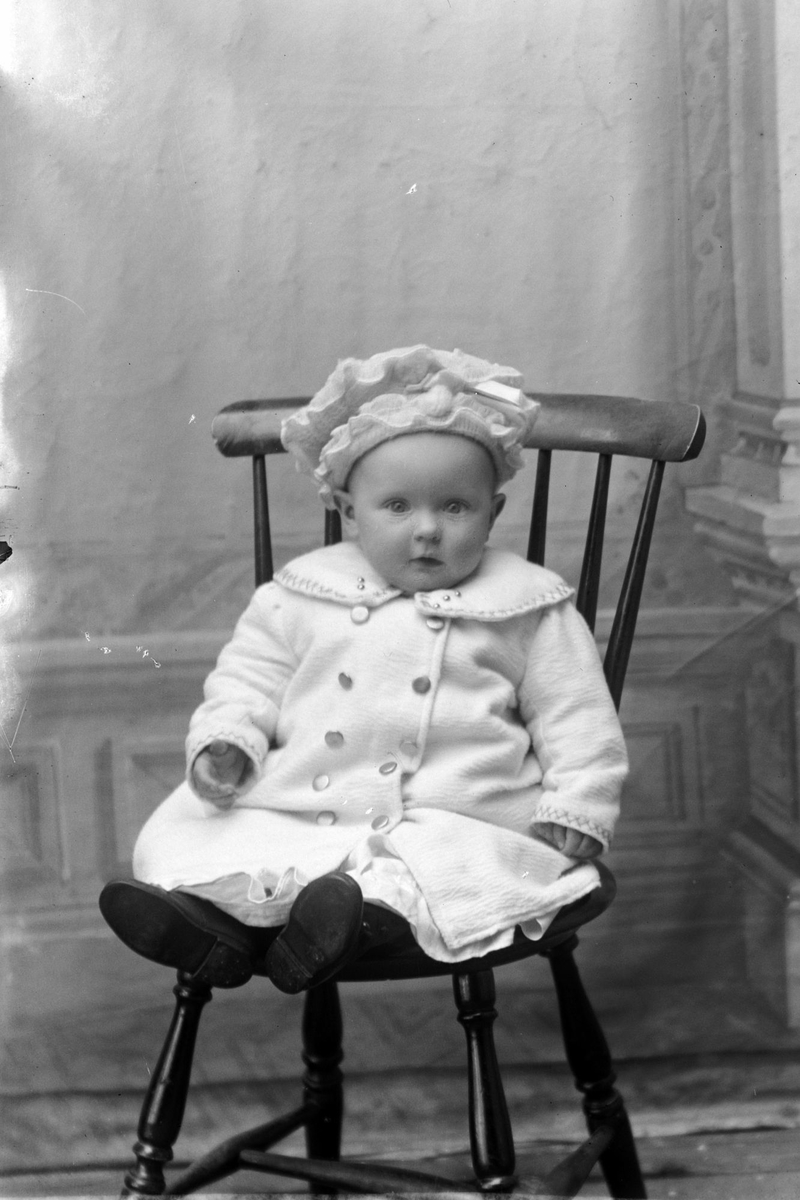 Studioportrett av Stina Blix.