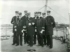 Gruppbild ombord i kustflottan 1909. Högste Bef. konteramiral W. Dyrssen.