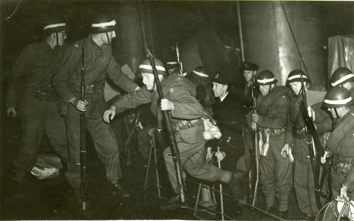 Infanterigrupp ombord.