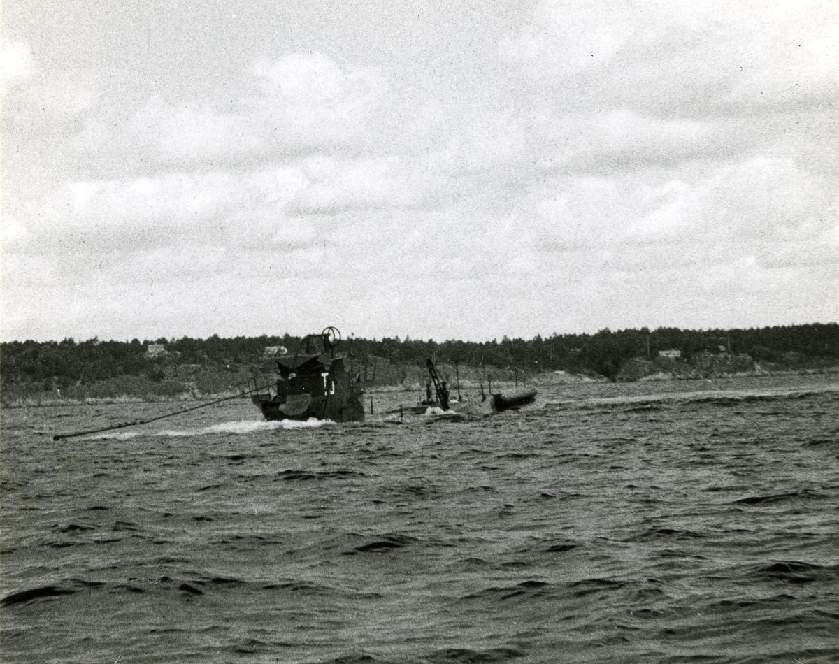 U-båten dyker.