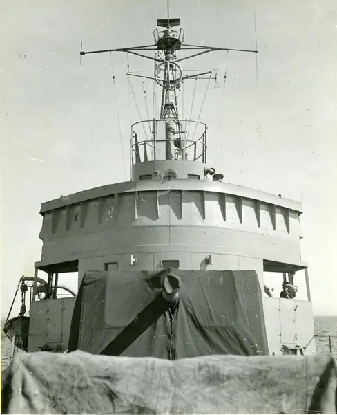 Under provturen. Kommandobryggan sedd framifrån.