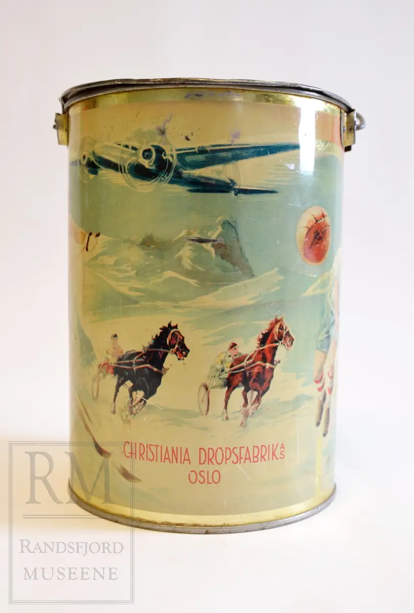 Spann: skiløper, travløp, fly
Freia-bokser: "etniske" mønstre; roser/blomster; bunadsbroderi
Kasse: portrett; ung kvinne med prikkete tørkle