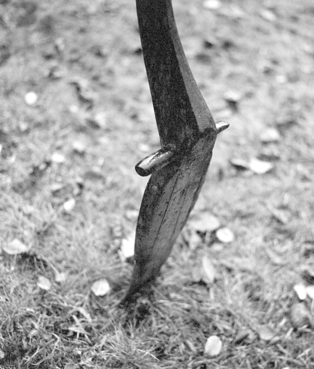Nabbespade. Spade, torvspade, jordbruksredskap.  Detalj. Se SUM. 00351. Tilhører Sunnfjord Museum
Foto Jan Haug, Domkirkeodden