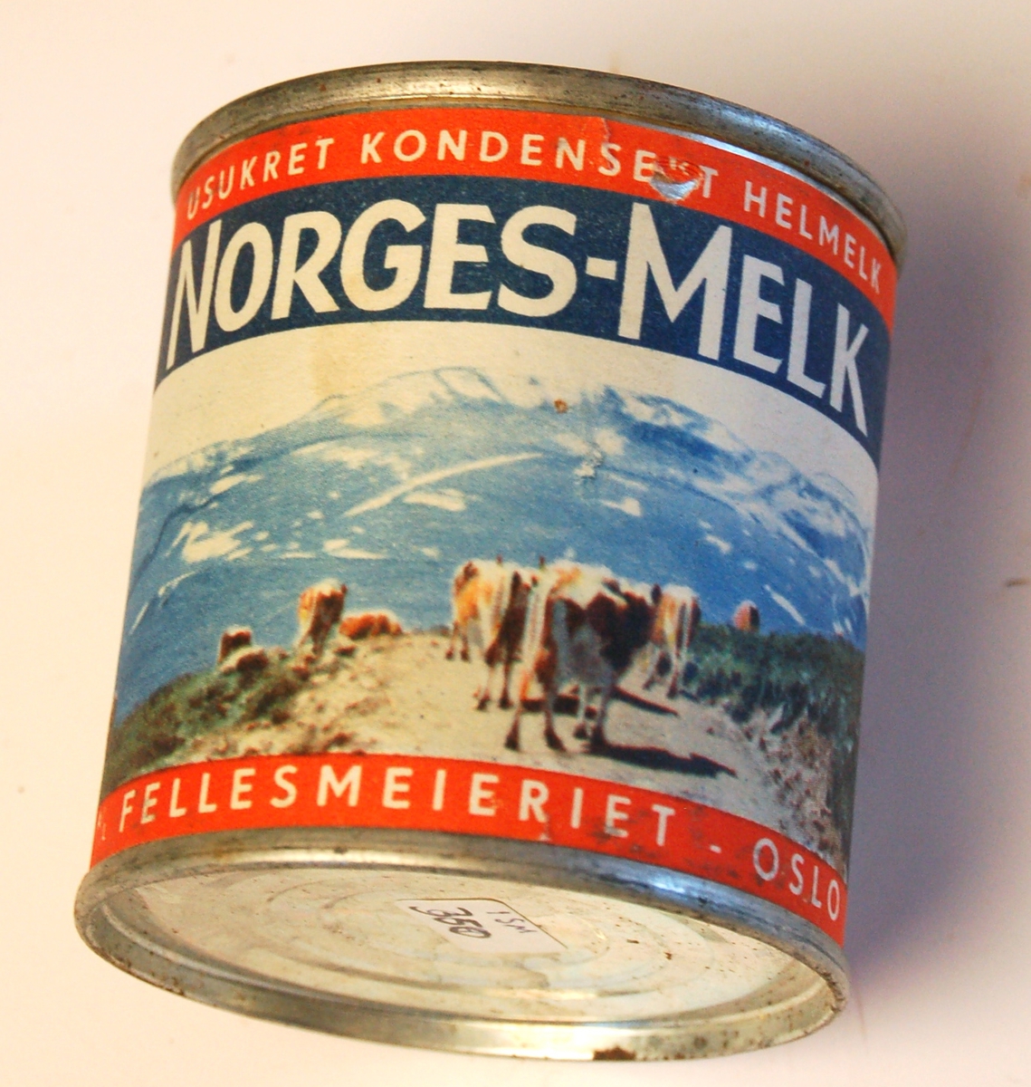Sylinderforma hermetisk lukket boks til melkeprodukt.