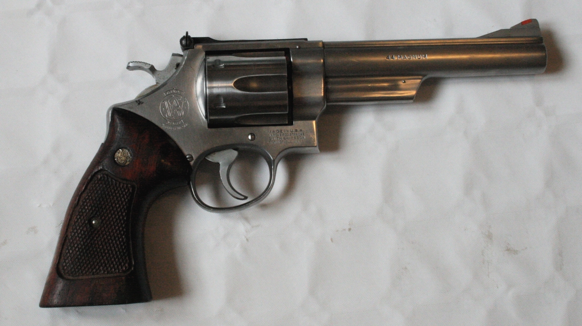Tradisjonell tønnerevolver for seks skudd