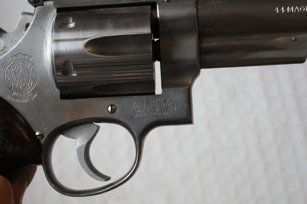 Tradisjonell tønnerevolver for seks skudd