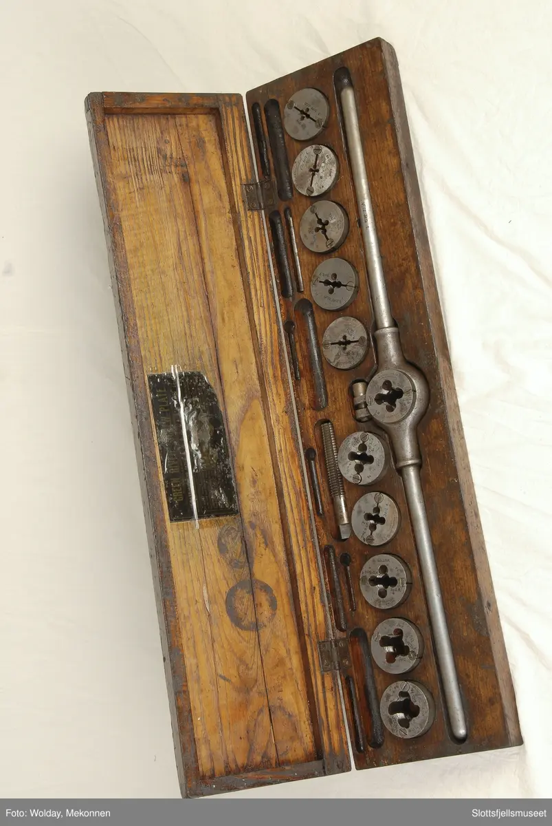 14 deler
Gjengesett i kasse