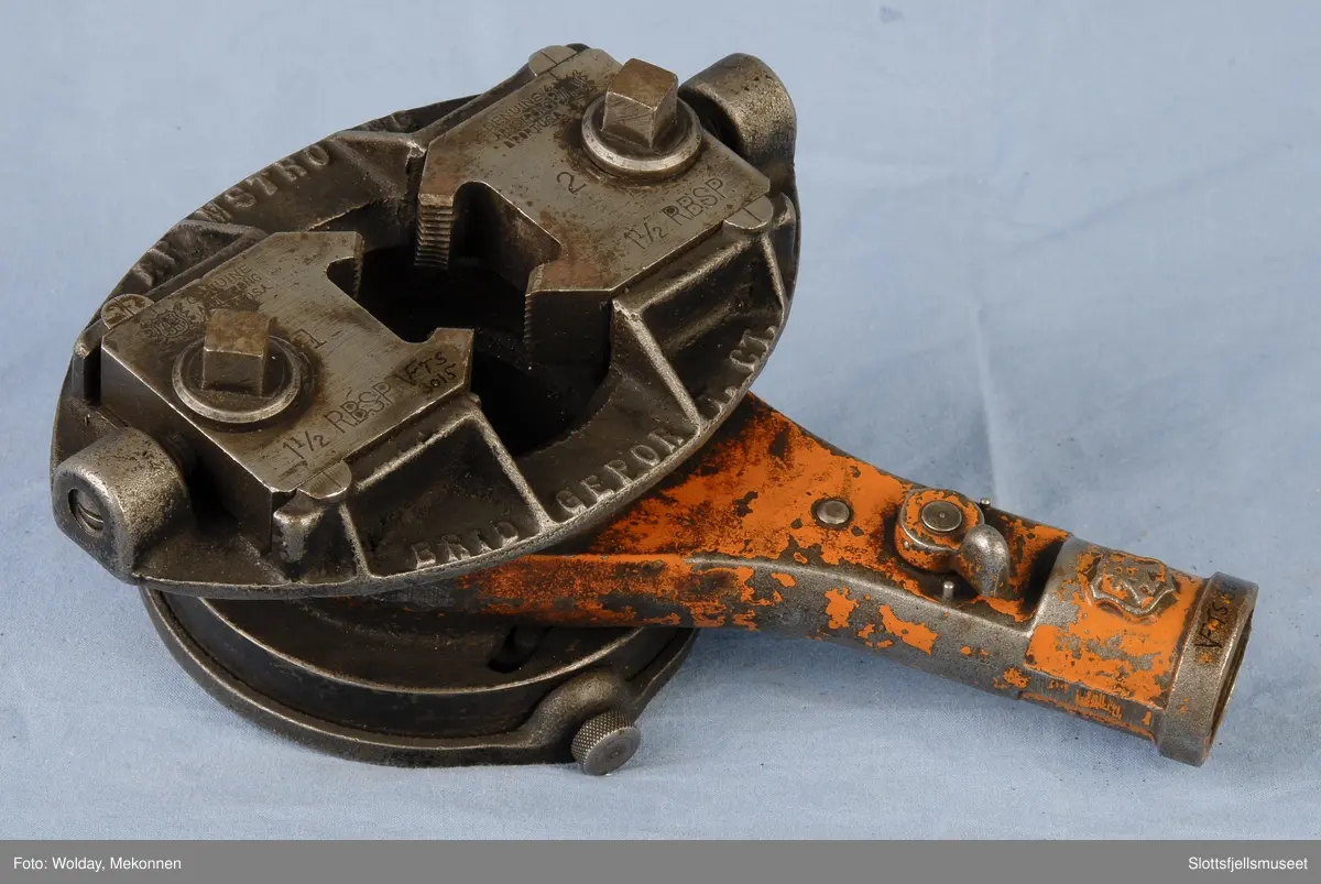 Betegnelse: Stillbart gjengeskjæringshode med skralde i begge retninger
