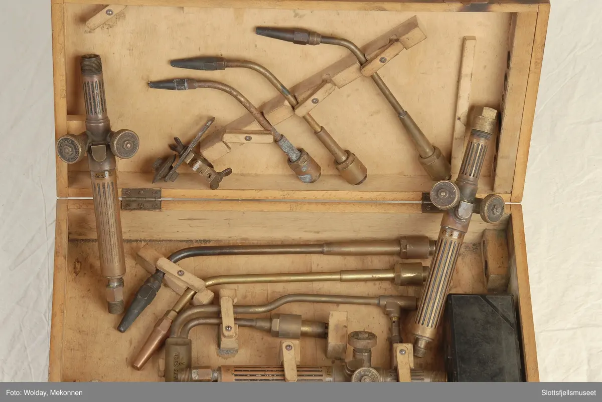 11 deler. Sveisebrennere i messing, koffert i finer