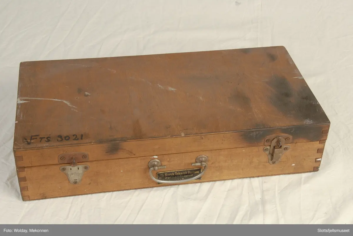 11 deler. Sveisebrennere i messing, koffert i finer