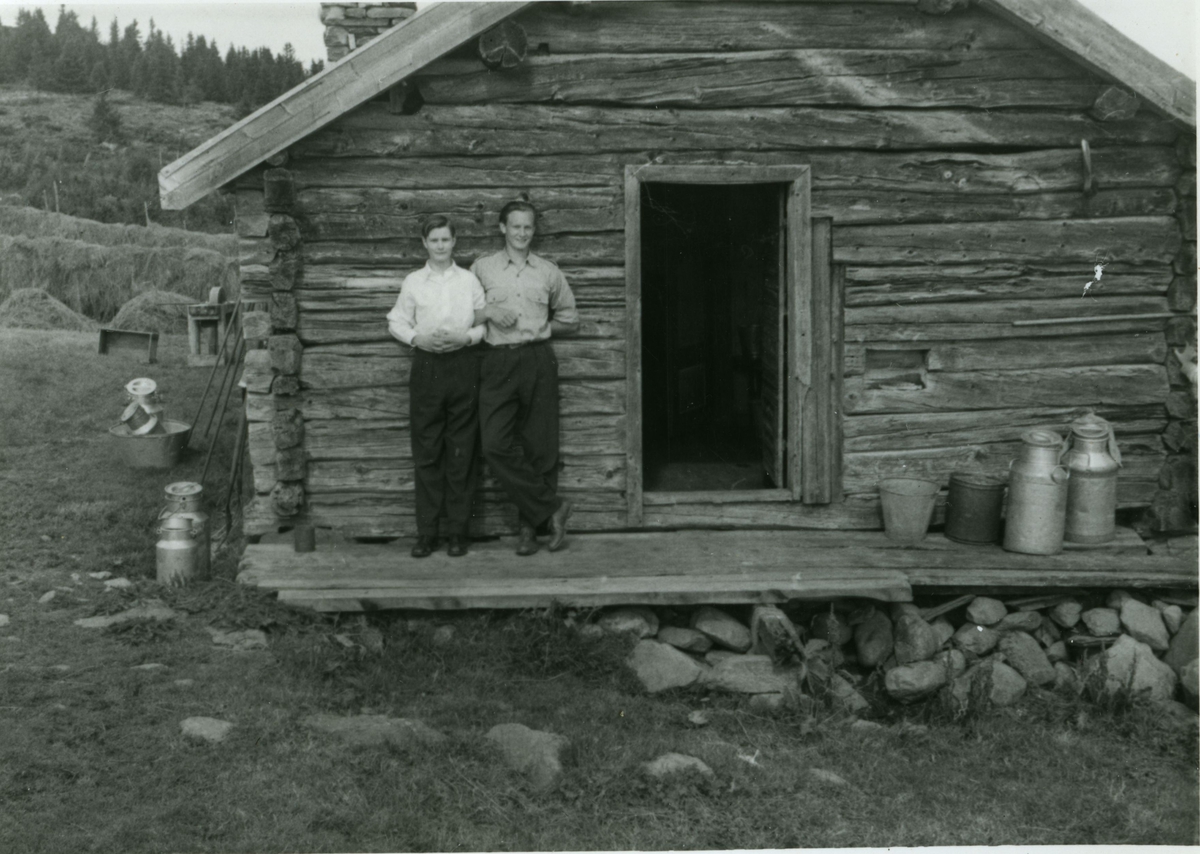 Frå v. Sigbjørn og Otto Stake