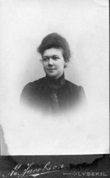 Enligt text på fotot: "Gerda Wikander, (Fjellbacka 1903) nyf