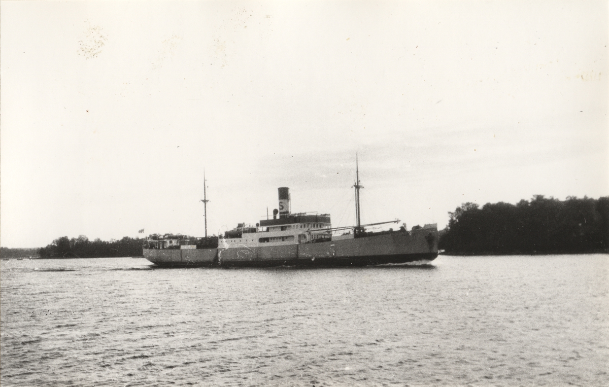 Lastfartyget RANE vid Tenösund, Stockholm.
