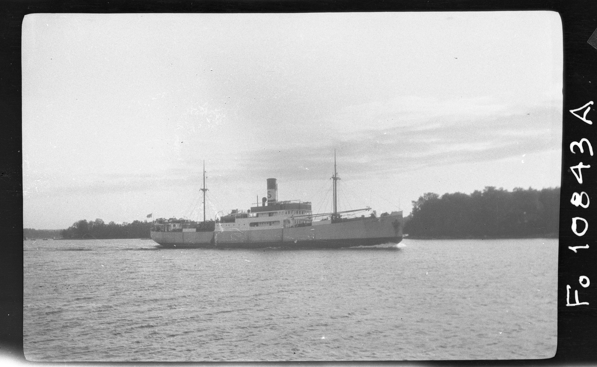 Lastfartyget RANE vid Tenösund, Stockholm.