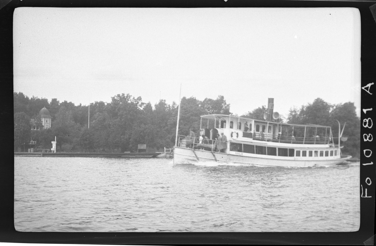 Skärgårdsångaren ARLA vid Stegesunds ångbåtsbrygga.