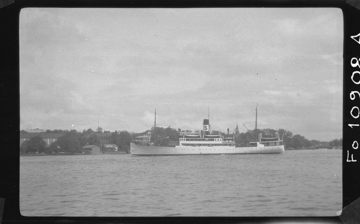 Sveabolagets kustångare REGIN på Saltsjön, Stockholm.
