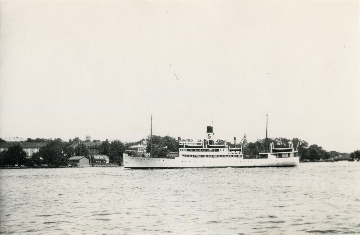 Sveabolagets kustångare REGIN på Saltsjön, Stockholm.