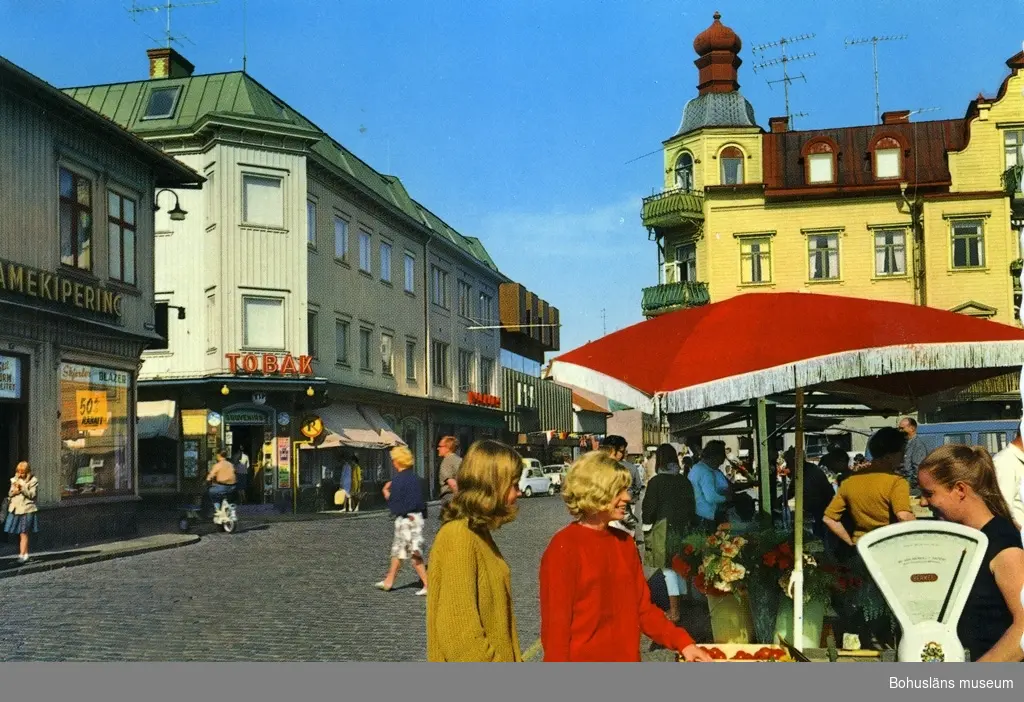 Text på vykortet: "Lysekil. Torget".