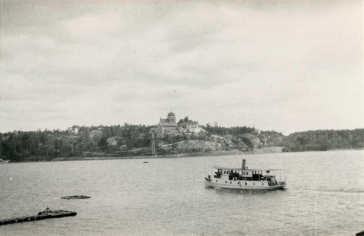 Skärgårdsångaren STORHOLMEN på Lilla Värtan.