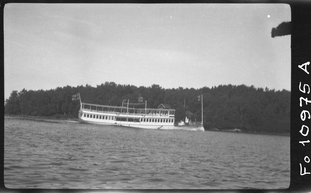 Skärgårdsbåten VICTORIA vid Tenösundet, Stockholm.