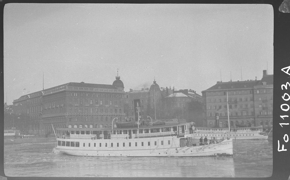 Waxholmsbolagets skärgårdsångare ÖSTANÅ II på Strömmen, Stockholm.