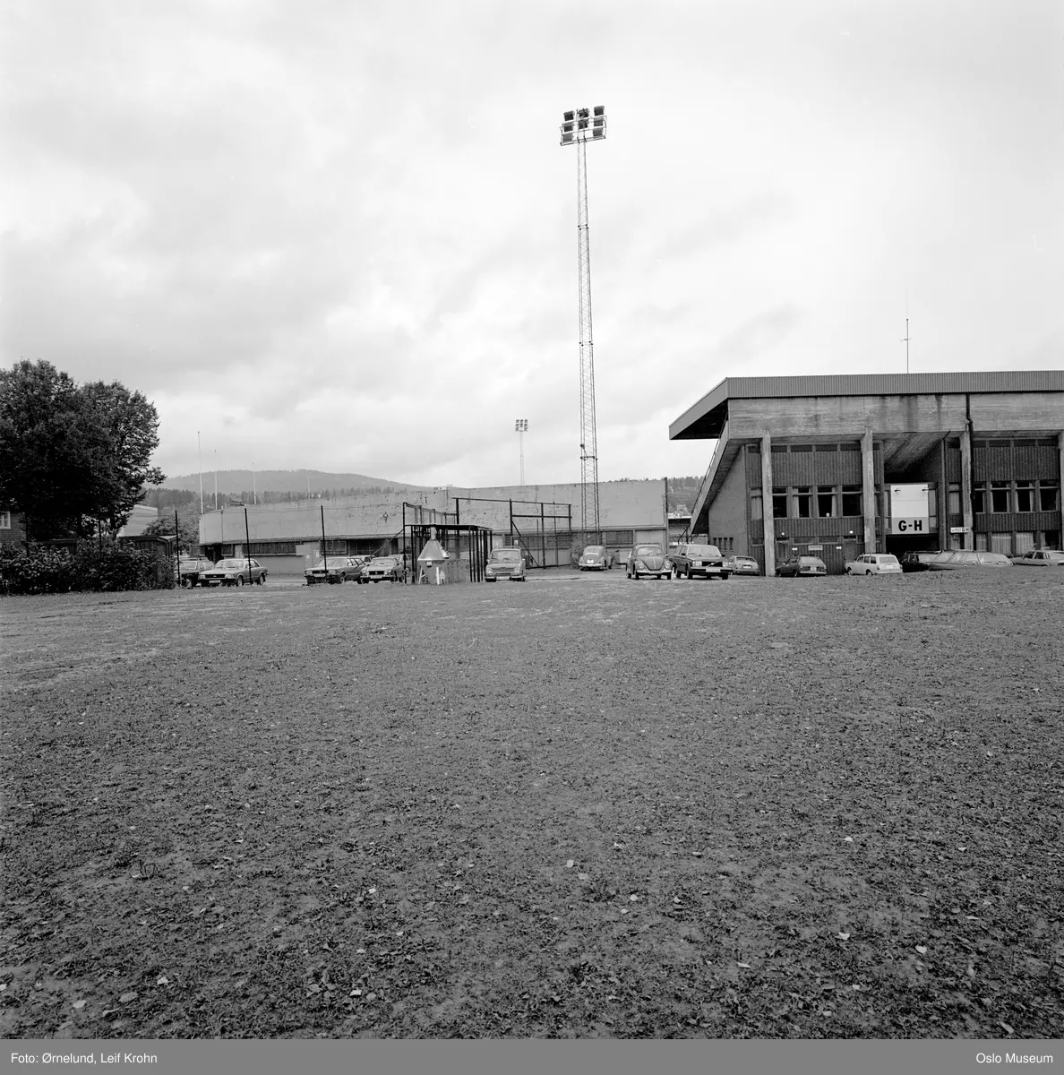 Ullevaal Stadion, parkeringsplass, biler
