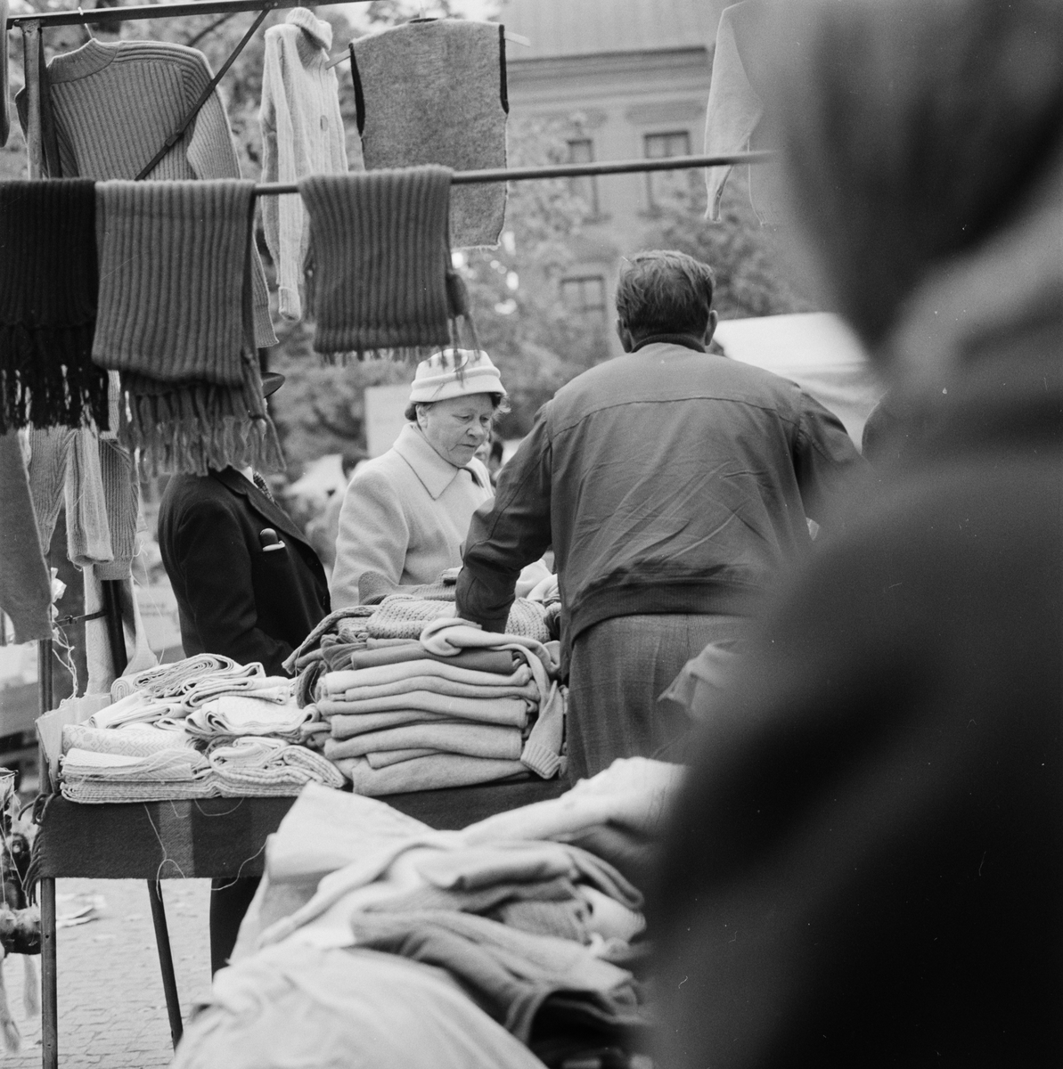 Marknad på Vaksala torg, Uppsala oktober 1959