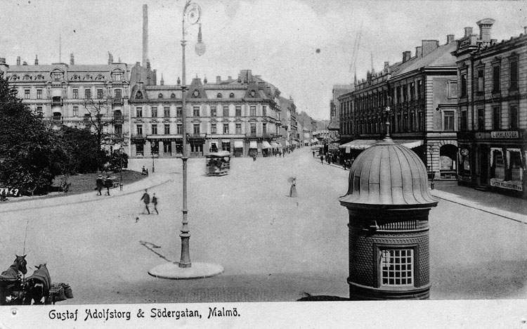 Enligt text på framsidan "Gustaf Adolfs torg & Södergatan, Malmö".