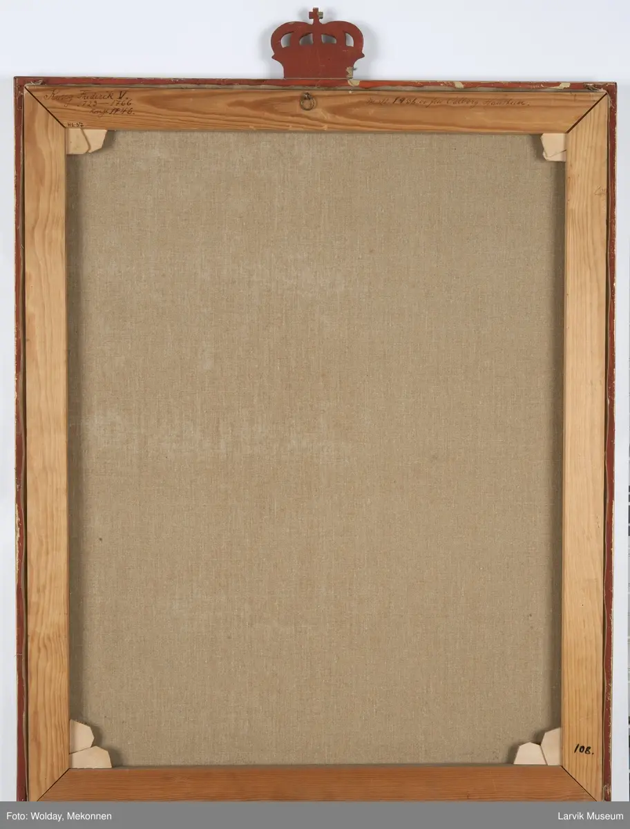 Kong Frederik V i rustning og hermelinskappe