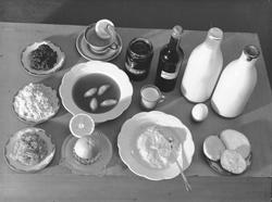 matvarer, tekopp, melkeflaske, appelsin, brødskiver, egg, sy