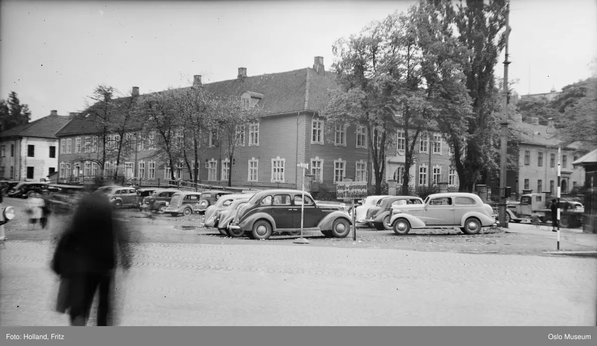 parkeringsplass, biler, Militærhospitalet, Fødselsstiftelsen, mennesker