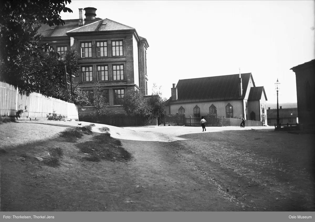 Kampen skole, Kampen menighetshus, Kampen kirke, barn