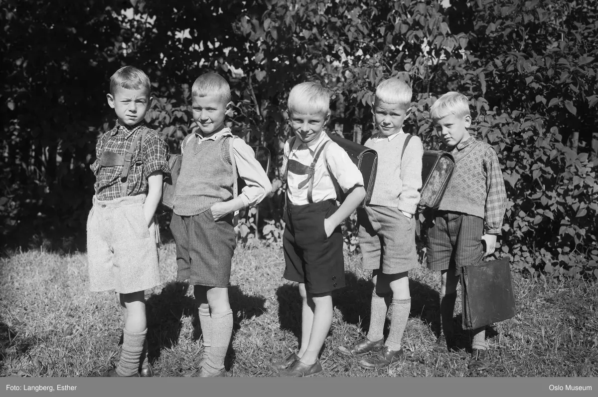 gutter, skoleelever, ransler