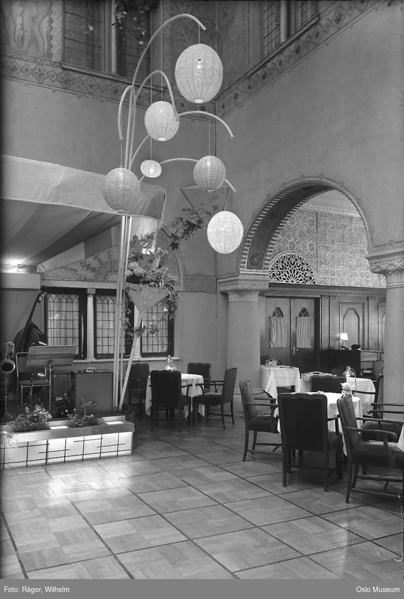 Hotel Bristol, interiør, Mauriske hall, utstilling, Harald Eitzens Eftf. blomsterhandel, dekorasjoner