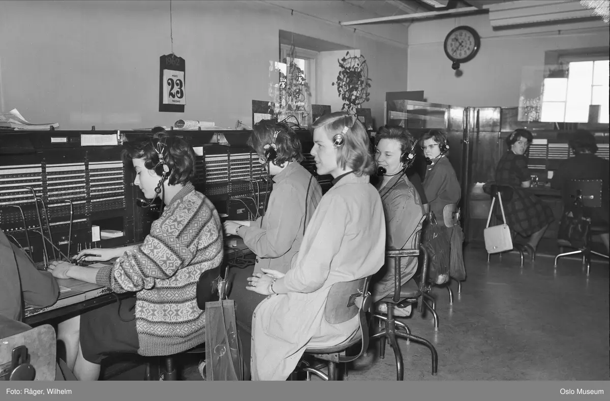 Televerket, telefonsentral, interiør, sentralbord, teleekspeditører, kvinner