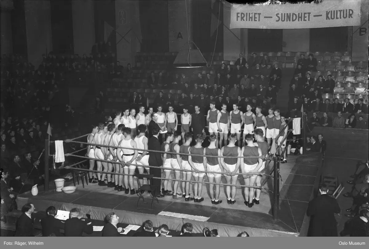 Kampen Sportshall, interiør, bokserring, idrettsmenn, publikum, Nordisk Mesterskap i boksing for Arbeideridretten