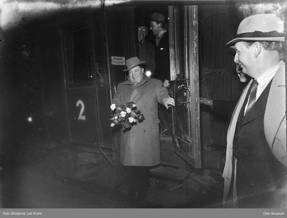 Østbanestasjonen, togsett, mann, sanger og skuespiller, ankomst