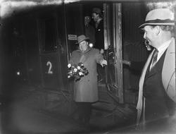 Edvard Persson ankommer Østbanestasjonen.