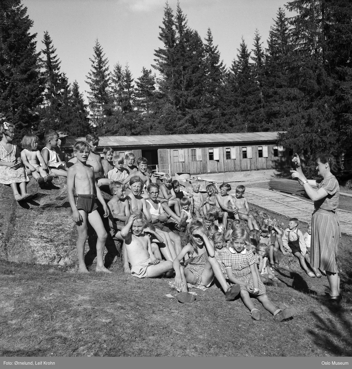 Norsk Folkehjelps feriekoloni Syverud, barn, kvinne